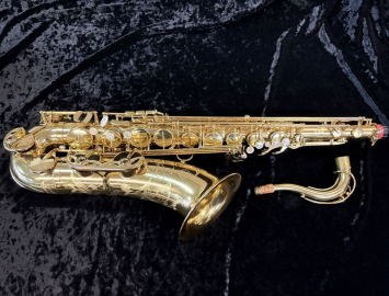 Photo Selmer Paris Reference 54 Tenor Sax in Gold Lacquer - Serial # 805631